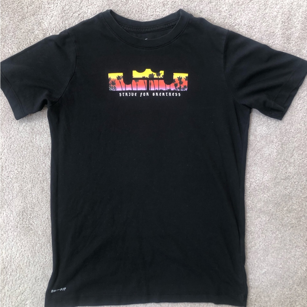 Lebron James Nike black youth XL t shirt
